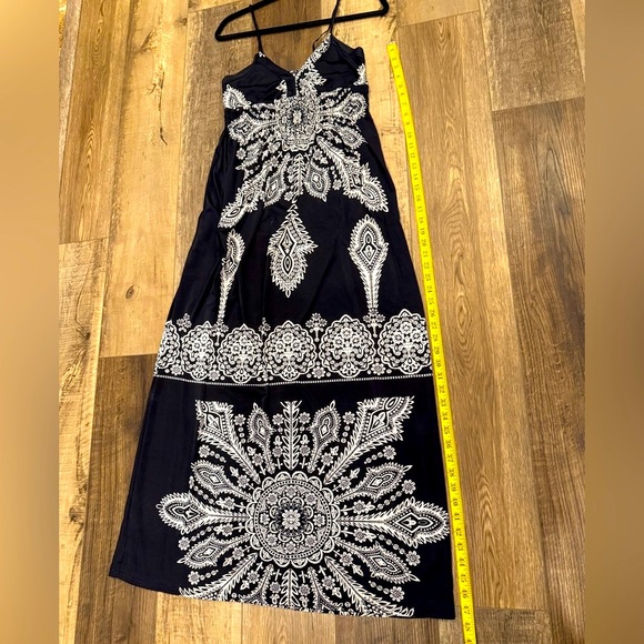 Elegant Navy and White Spaghetti Strap Dress - Picture 4 of 13